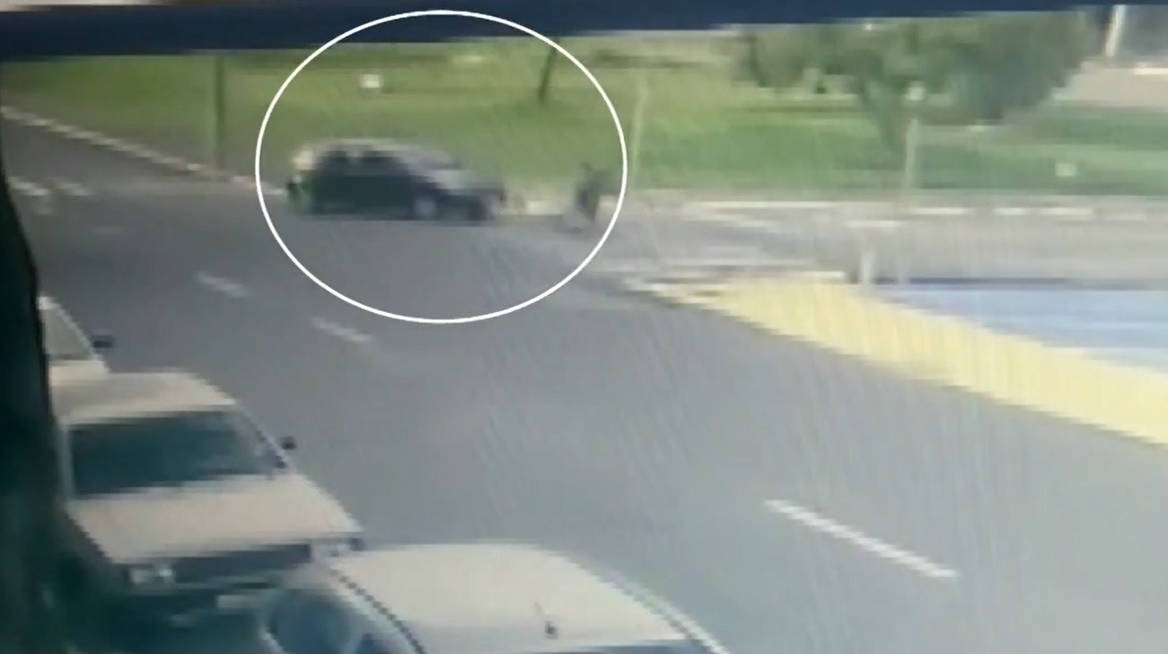 Motociclista é arremessado ao ser atingido por carro em Nova Odessa; VÍDEO