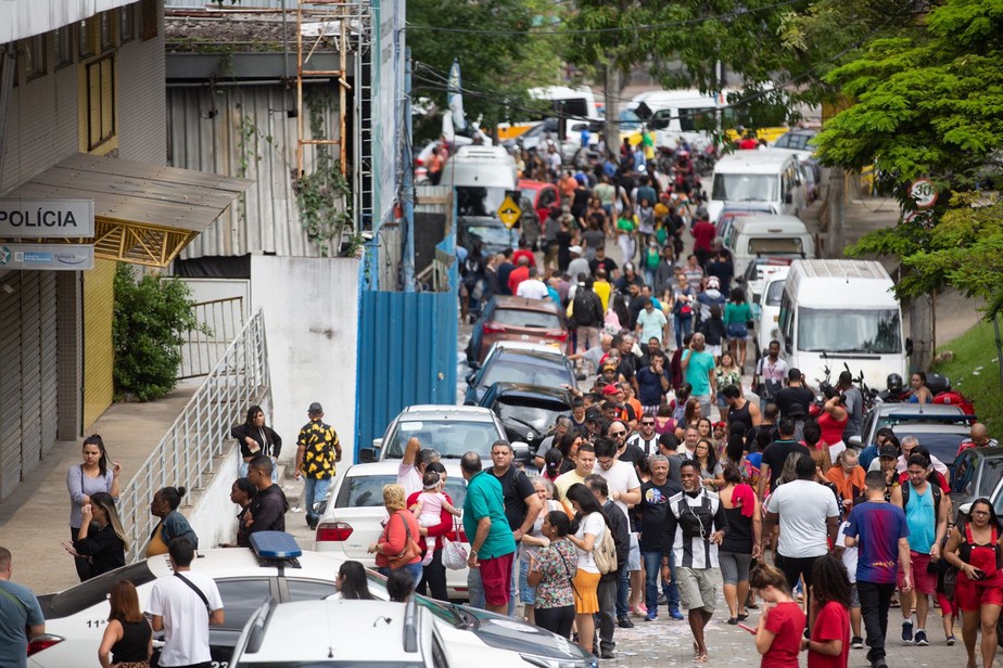 Longas filas nos locais de votação na Rocinha