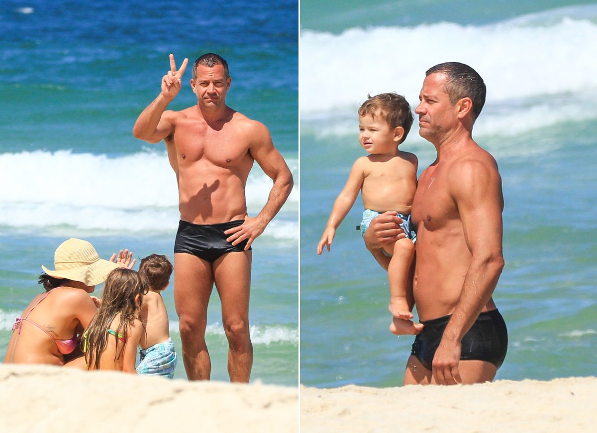 Malvino Salvador curte praia com a família (Foto: AgNews / Fabricio Pioyani)
