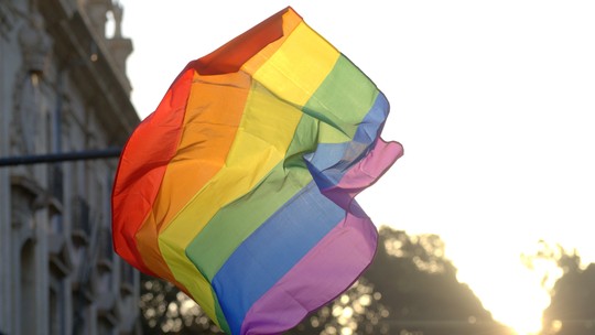 Biden alerta Uganda sobre possíveis sanções devido à lei anti-LGBTQ+
