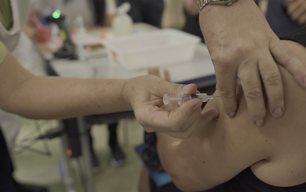 Serrana, SP, aplica 2ª dose da vacina em último grupo de voluntários de estudo do Butantan
