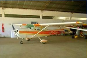 Aeronave faz pouso forçado fora da pista e provoca incêndio em São José (Foto: Reprodução/ Aeroclube de São José) Aeronave faz pouso forçado fora da pista e provoca incêndio em São José (Foto: Reprodução/ Aeroclube de São José)