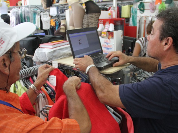 Inmetro orienta a população a sempre pedir notas fiscal na hora da compra.  (Foto: Marcelo Seabra/O Liberal)