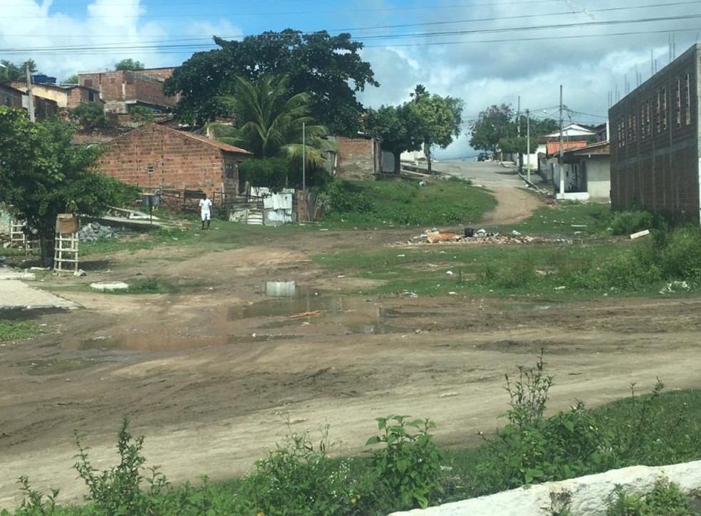Empresa está registrada em endereço onde fica um terreno baldio, no bairro Nova Brasília.  — Foto: João Paulo Medeiros/ Jornal da Paraíba