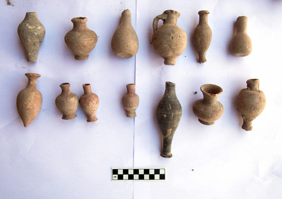 Cerâmicas foram encontradas e provavelmente foram escondiadas durante a Segunda Guerra Mundial (Foto: Ministério da Antiguidades do Egito/AFP)
