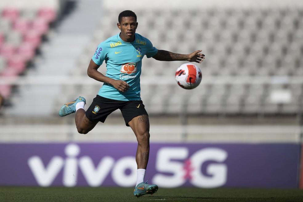 Palmeiras resiste à sondagens de clubes europeus como Barcelona e consegue renovar o contrato de Danilo até 2026