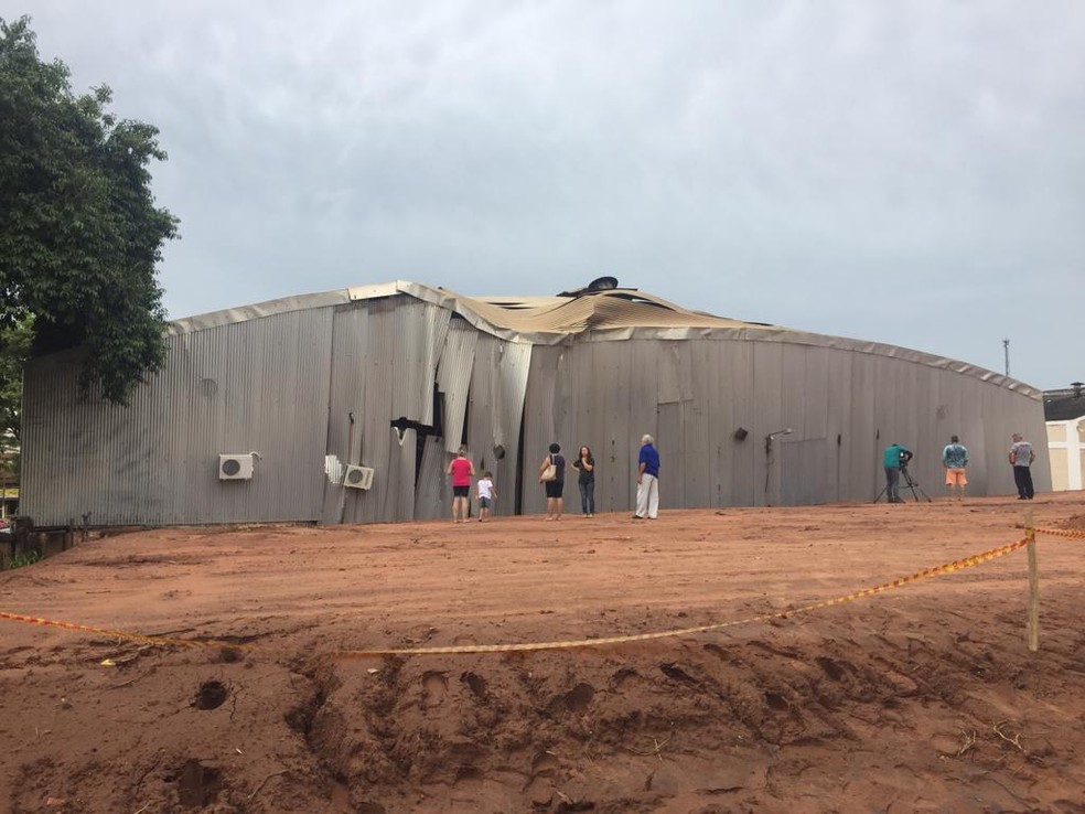 Desabamento causou a morte de um homem em Adamantina â€” Foto: Mariane Santos/TV Fronteira
