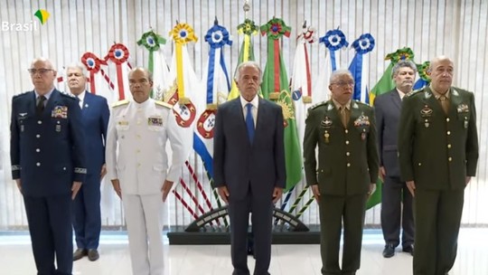 Após Lula expor desconfiança com militares, Múcio tenta agendar reunião do presidente com comandantes das Forças Armadas