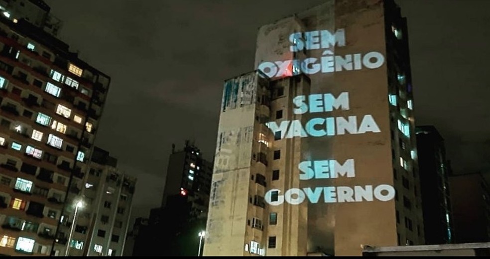 Projeção contra o presidente Jair Bolsonaro nesta sexta-feira (15) no Minhocão, Centro de SP.  — Foto: Reprodução/Instagram 