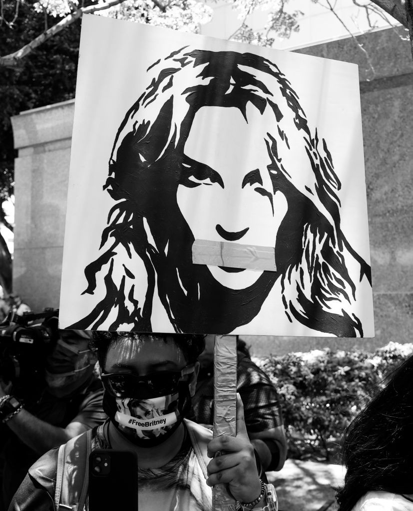 Movimento #FreeBritney gerou protestos em frente ao Tribunal de Los Angeles, na quarta-feira (23.06) (Foto: Getty Images)