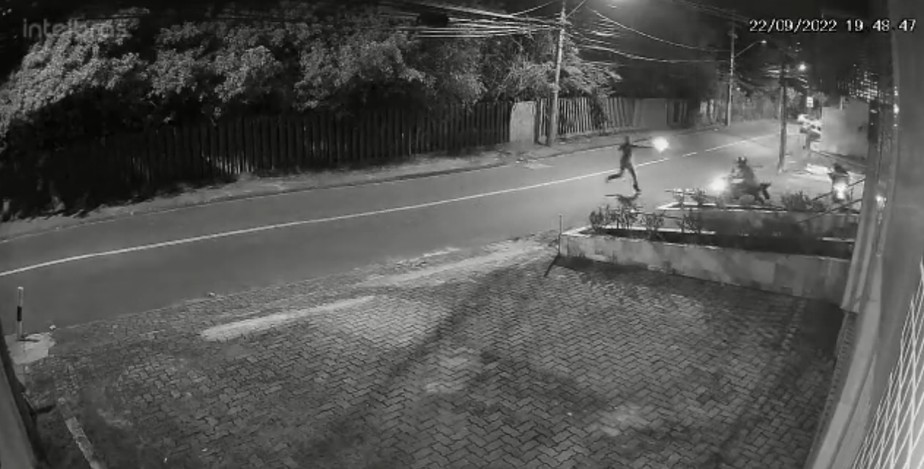 Homem toma arma de assaltante e dispara contra ele após ter moto roubada na Bahia