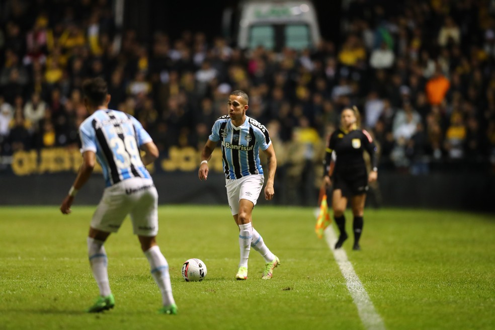 Nicolas em ação pelo Grêmio contra o Criciúma pela Série B — Foto: Lucas Uebel/Grêmio
