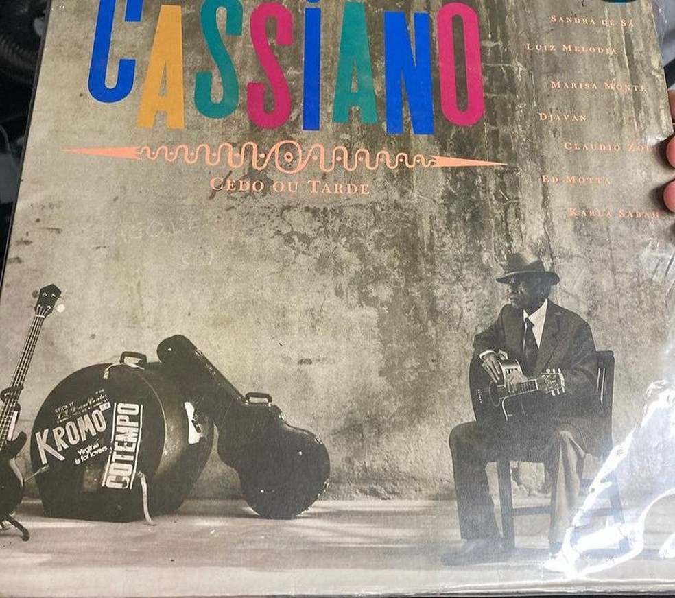 Exemplar de 'Cedo ou tarde' (1973) de Cassiano, o vinil mais precioso da coleção do rapper Fontes — Foto: Marcelo Fontes/Arquivo pessoal
