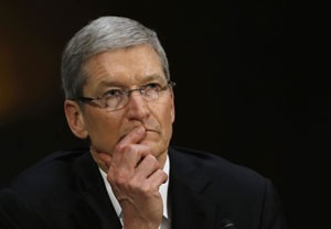 Tim Cook, presidente-executivo da Apple, depõe no Congresso dos EUA em 28 de maio (Foto: Reuters)