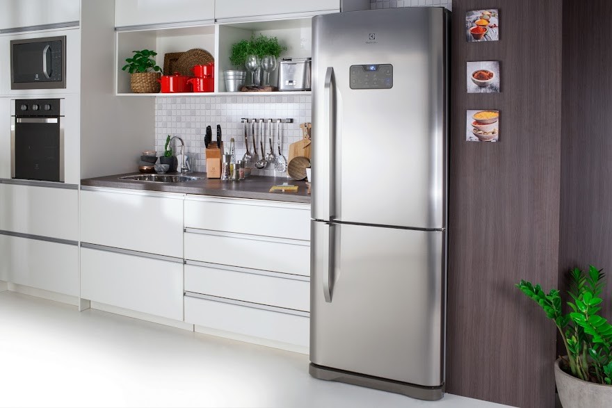 Na hora de definir onde o móvel vai ficar, leve em conta a posição da geladeira, do fogão e da pia (Foto: Reprodução/Shoptime)