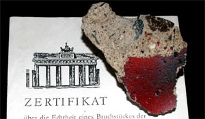 Pedaço do Muro de Berlim com 'certificado de autenticidade' (Foto: Brocken Inaglory/Wikimedia Commons)