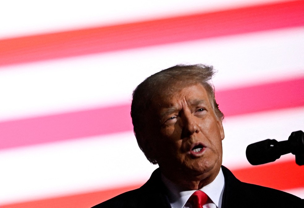O ex-presidente dos EUA, Donald Trump, fala em um comício para apoiar os candidatos republicanos antes das eleições de meio de mandato — Foto: Gaelen Morse/REUTERS