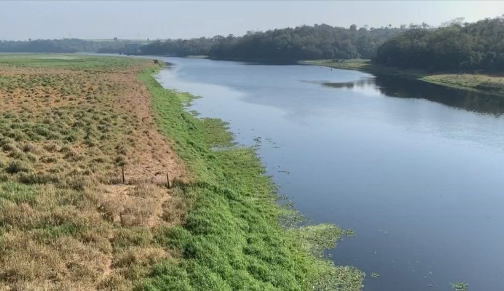 Calado na região de Anhembi está definido em 80 cm de profundidade  — Foto: TV TEM / Reprodução
