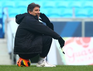 Renato sorri no treino do Grêmio na Arena (Foto: Lucas Uebel/Divulgação, Grêmio)