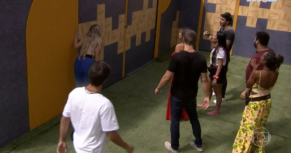 Na estreia do BBB20, participantes descobrem que a casa está dividida em grupos por um muro — Foto: Reprodução/TV Globo