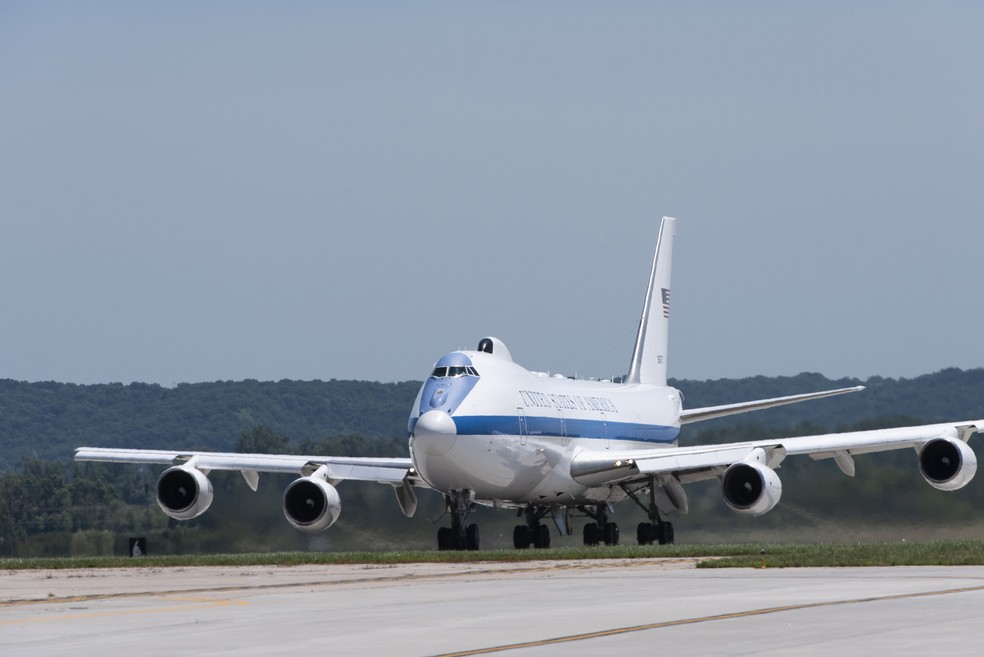 E-4B, aeronave norte-americana conhecida como o avião do fim do mundo pousou no Aeroporto de Brasília trazendo o secretário de Defesa dos EUA, Lloyd Austin — Foto: Staff Sgt Jacok Skovo