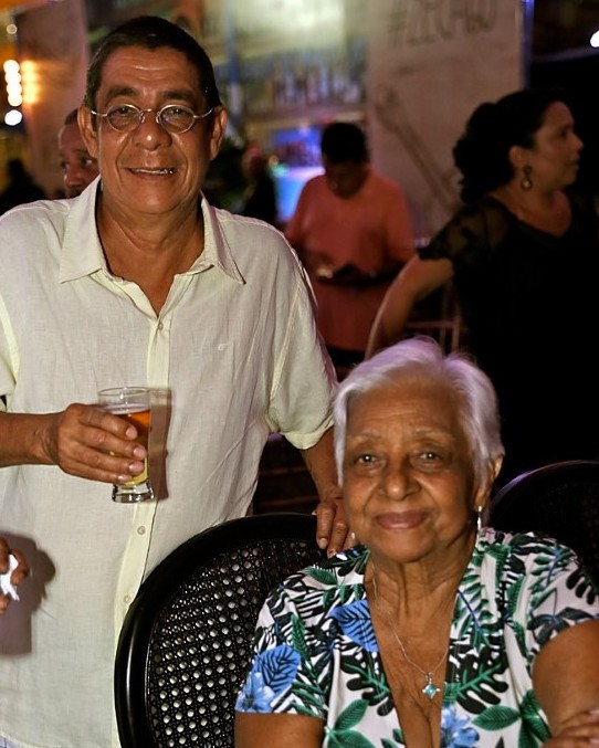 Zeca Pagodinho ao lado da mãe, Irinéia da Silva (Foto: Reprodução / Instagram)