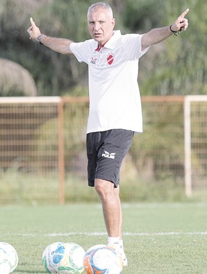Márcio Fernandes, técnico do Vila Nova (Foto: O Popular)