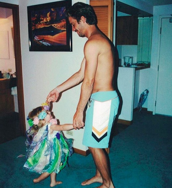 Uma foto antiga do ator Paul Walker (1973-2013) com a filha, Meadow Walker (Foto: Instagram)