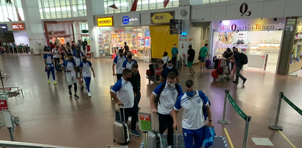 CSA em embarque durante a Série B — Foto: Pedro Ferro/TV Gazeta