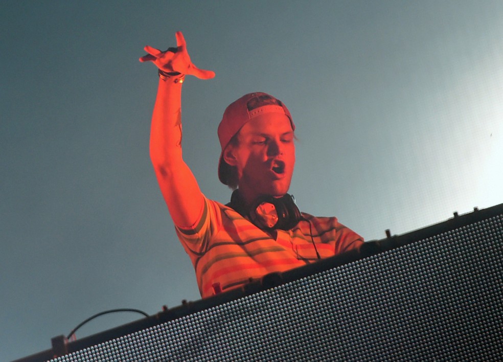 Avicii se apresenta no festival Sziget, na ilha Hajogyar de Budapeste, em 2015 (Foto: Attila KISBENEDEK / AFP )