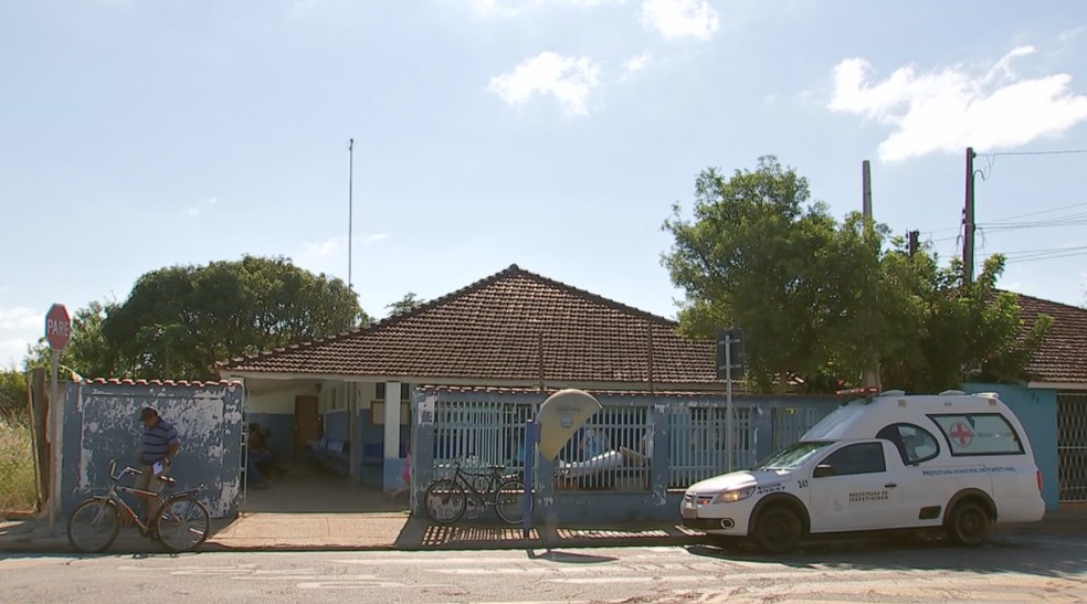 Moradores reclamam de falta de ambulÃ¢ncia em posto de saÃºde do bairro RechÃ£ em Itapetininga â€” Foto: ReproduÃ§Ã£o/TV TEM