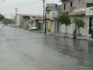 Independência, na região dos Inhamuns, registrou forte chuva nesta terça (Foto: Gaspar de Sousa Loureiro)