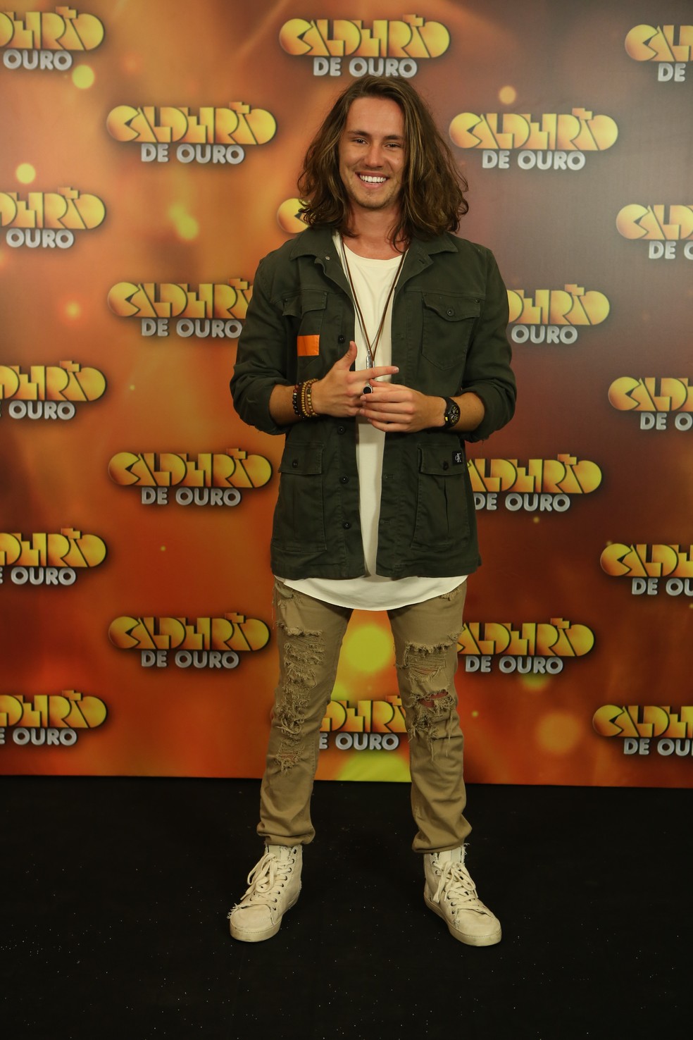 Vitor Kley escolhe look bÃ¡sico e acessÃ³rios para o 'CaldeirÃ£o de Ouro' â Foto: Isabella Pinheiro/Gshow