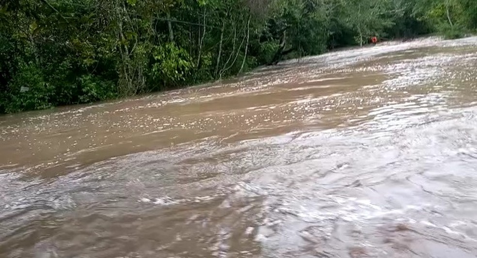 Rios estão com cheios e com água turva. — Foto: Reprodução/RedesSociais