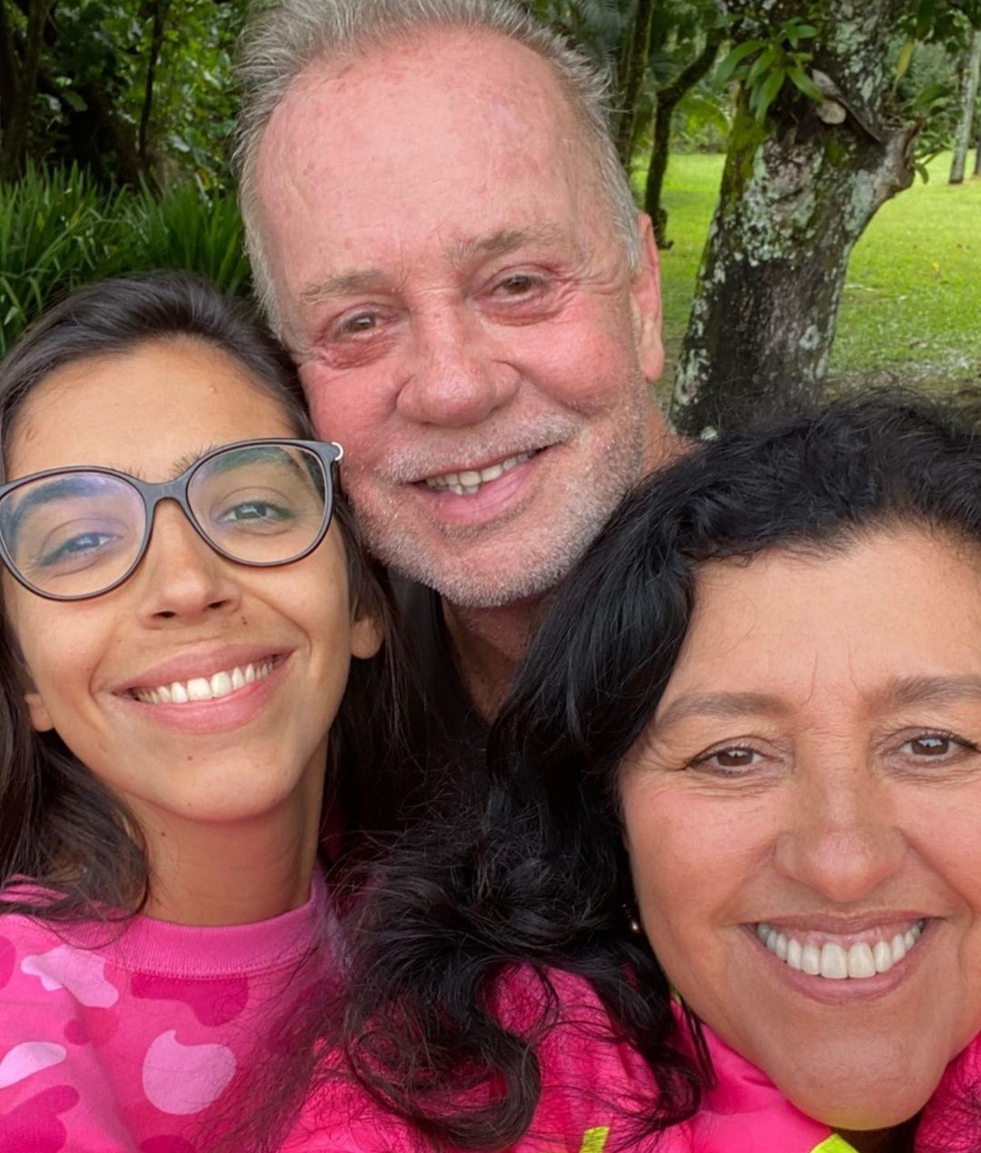 Regina Casé com a filha, Benedita, e Luiz Fernando Guimarães  (Foto: Reprodução / Instagram )