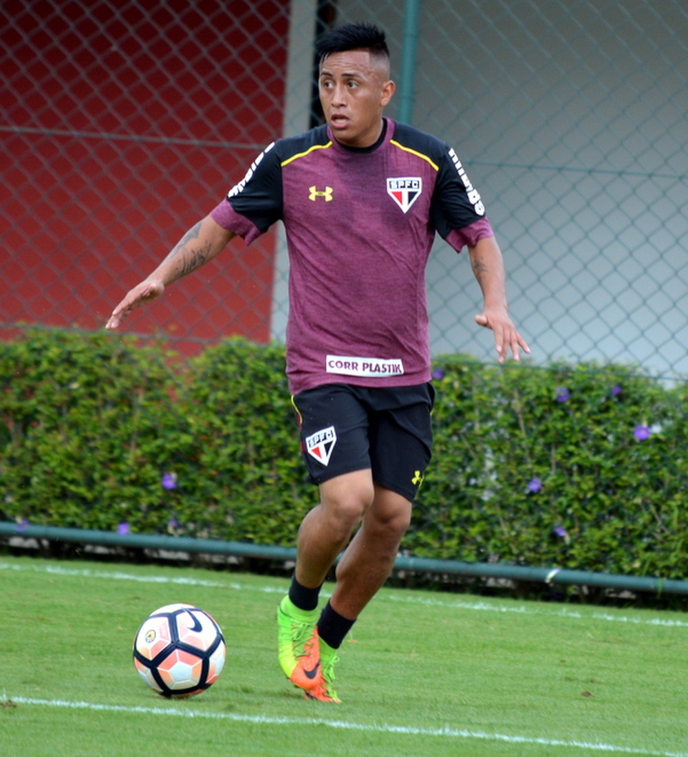 Camisa 10 prega necessidade do elenco entender proposta de Ceni
