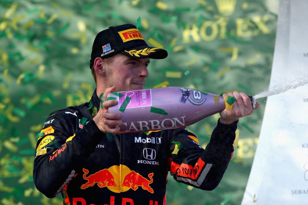 Max Verstappen subiu ao pódio no GP da Austrália de 2023 com o terceiro lugar — Foto: Mark Thompson/Getty Images