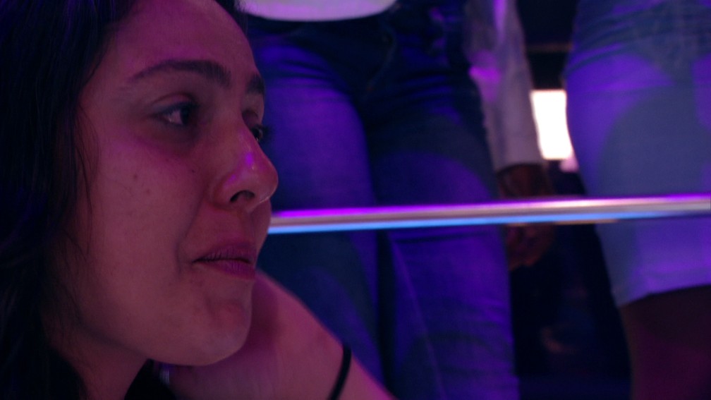 Samyta chora ao assistir Sandy & Junior cantando no palco do 'Caldeirão' — Foto: Tv Globo
