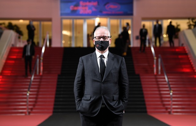 CANNES, FRANCE - OCTOBER 29: Thierry Fremaux poses in front of the Palais des festival after the Best Short Film Palme D'Or Award Ceremony of the "Special Cannes 2020 : Le Festival Revient Sur La Croisette !" as part of the Cannes Film Festival at Palais  (Foto: Getty Images)