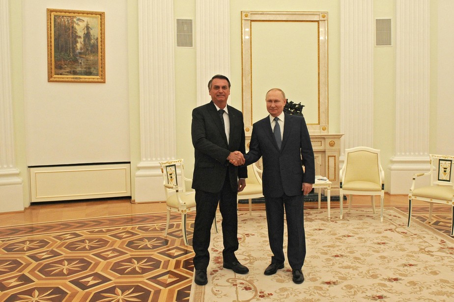Bolsonaro diz a Putin ser solidário à Rússia