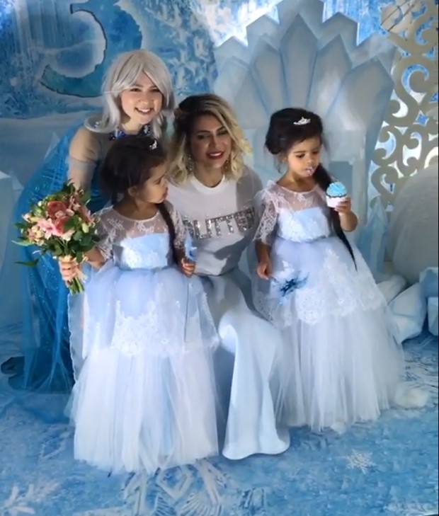 Dani Souza e as filhas, Rafaella e Sophia (Foto: Reprodução/Instagram) (Foto: Reprodução)