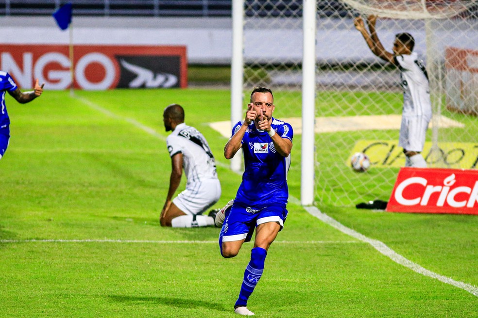 CSA venceu a Ponte Preta, de virada, no Rei Pelé — Foto: Ailton Cruz/Gazeta de Alagoas