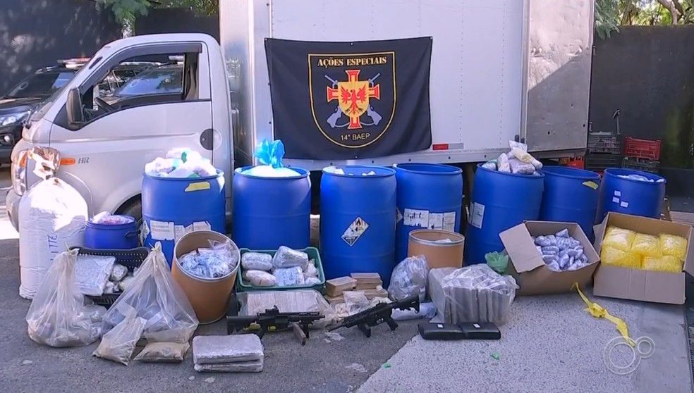 Polícia prendeu seis pessoas com 600 kg de droga, fuzis e munições em Pilar do Sul (SP) — Foto: TV TEM/Reprodução