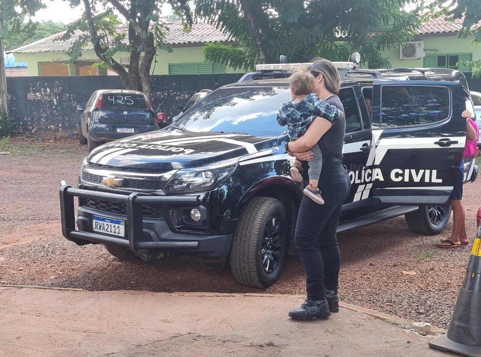 Criança foi devolvida para a tia, que tem a guarda legal.  — Foto: PCMS/Reprodução