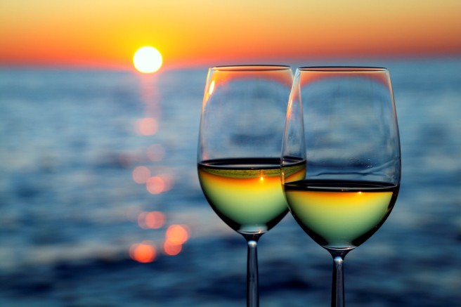 Vinho branco tem a partir de 90 calorias a taça (Foto: Reprodução)