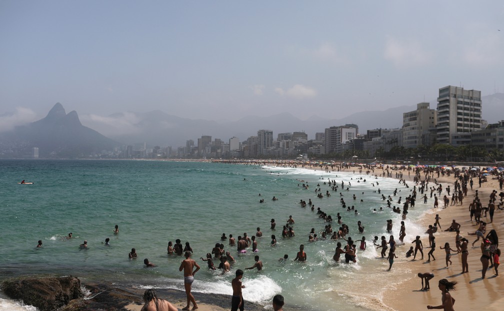 O penúltimo domingo (13) do inverno deste ano tem tempo estável, sem previsão de chuva, e com calor na marca dos 38°C — Foto: Pilar Olivares/Reuters