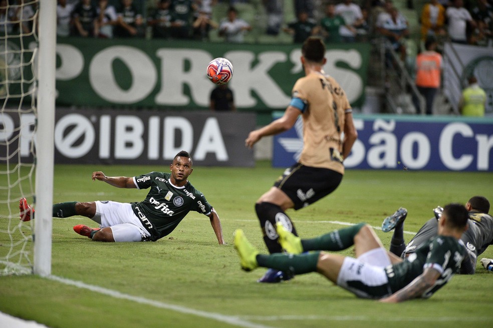 [ENQUETE] A insistência do técnico Felipão no Borja vale a pena?