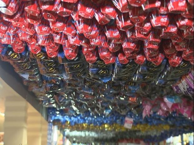 Ovos de chocolate são vendidos em até seis vezes no cartão. (Foto: TV TEM/Reprodução)