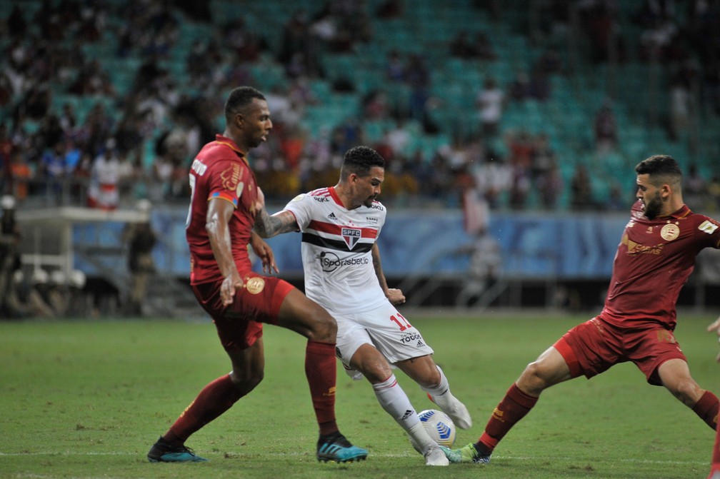 Notas da partida: com ataque inofensivo, Volpi evita derrota pior