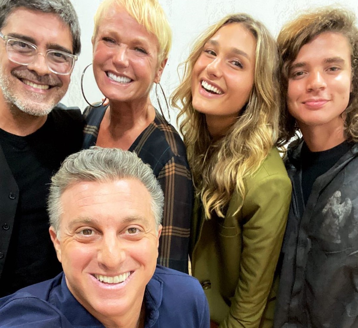 Junno Andrade, Xuxa, Sasha Meneghel e João Figueiredo com Luciano Huck (Foto: Reprodução/Instagram)